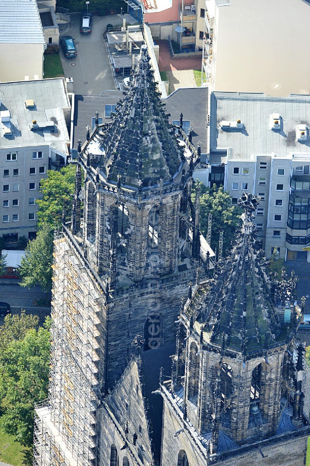 Magdeburg from the bird's eye view: Blick auf den Dom zu Magdeburg St. Mauritius und Katharina. Der Magdeburger Dom ist das älteste gotische Bauwerk auf deutschem Boden, die ehemalige Kathedrale des Erzbistums Magdeburg und zugleich Wahrzeichen der Stadt. View of the Cathedral of Magdeburg St. Mauritius and Catherine. The Magdeburg Cathedral is the oldest Gothic building on German soil, the former cathedral of the Archbishopric of Magdeburg and at the same time city landmark.