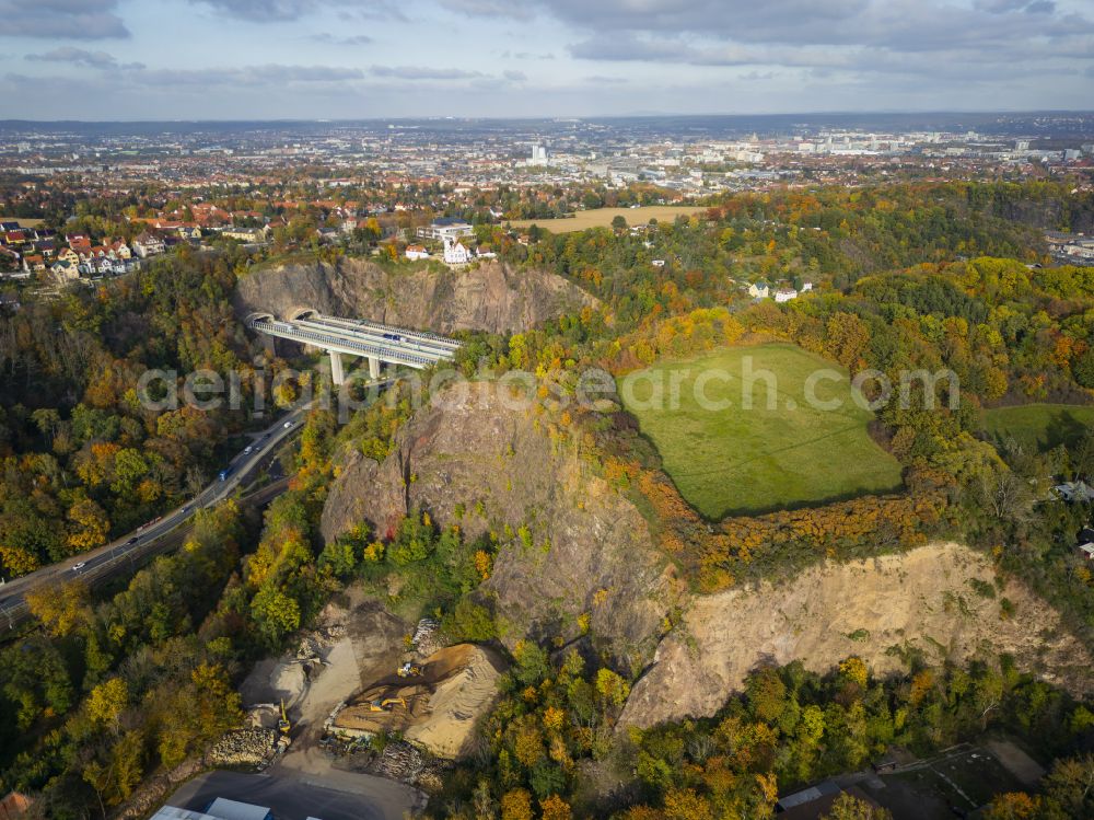 Dresden from the bird's eye view: Rock massif and rock formation in front of the remains of the prehistoric fortification Heidenschanze at Plauenschen Grund in the district of Coschuetz in Dresden in the federal state of Saxony, Germany