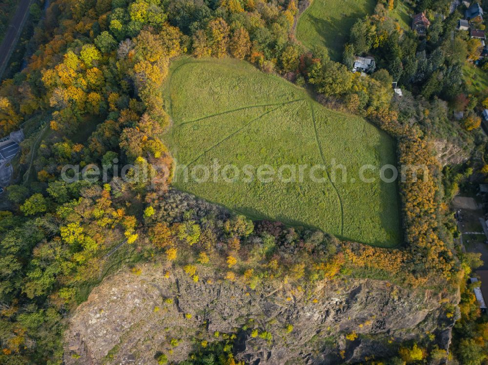 Aerial image Dresden - Rock massif and rock formation in front of the remains of the prehistoric fortification Heidenschanze at Plauenschen Grund in the district of Coschuetz in Dresden in the federal state of Saxony, Germany