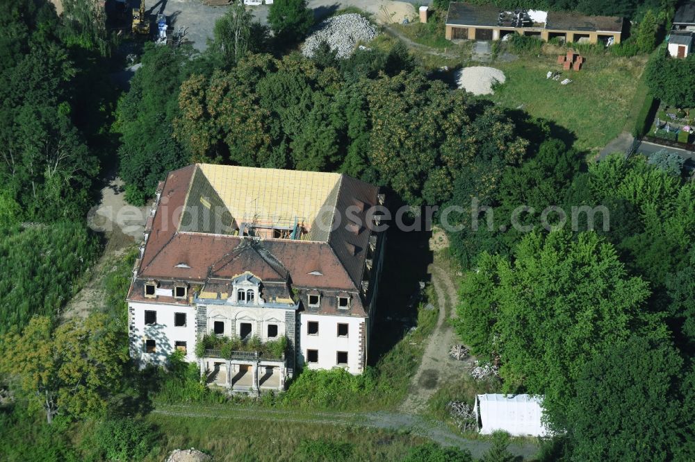 Aerial photograph Markkleeberg - Remains of the ruins of the palace grounds of the former castle on Hauptstrasse - Pleisseradweg in Markkleeberg in the state Saxony