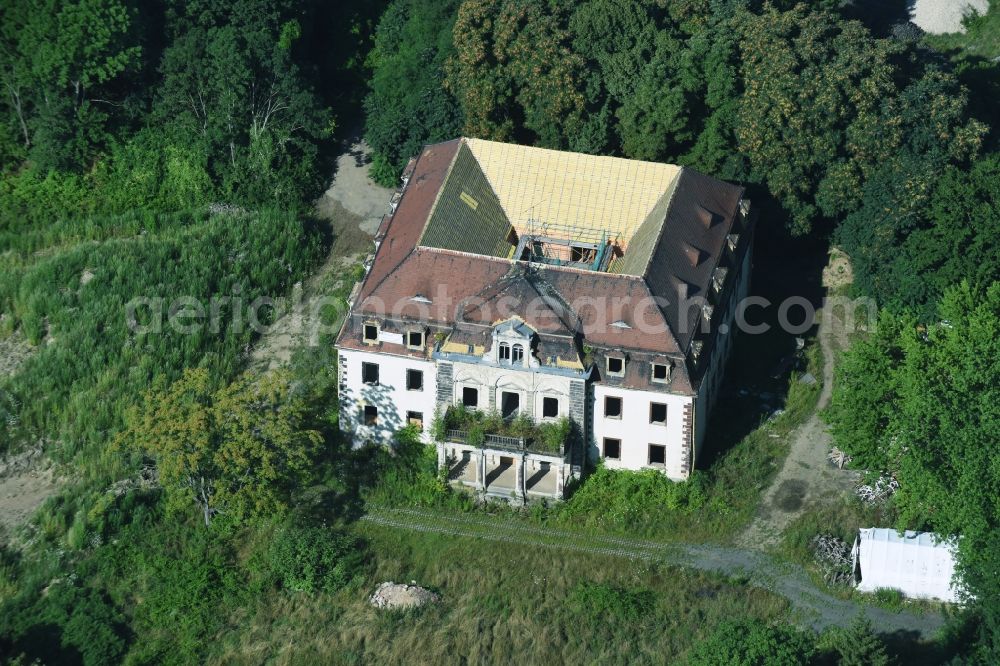 Markkleeberg from the bird's eye view: Remains of the ruins of the palace grounds of the former castle on Hauptstrasse - Pleisseradweg in Markkleeberg in the state Saxony