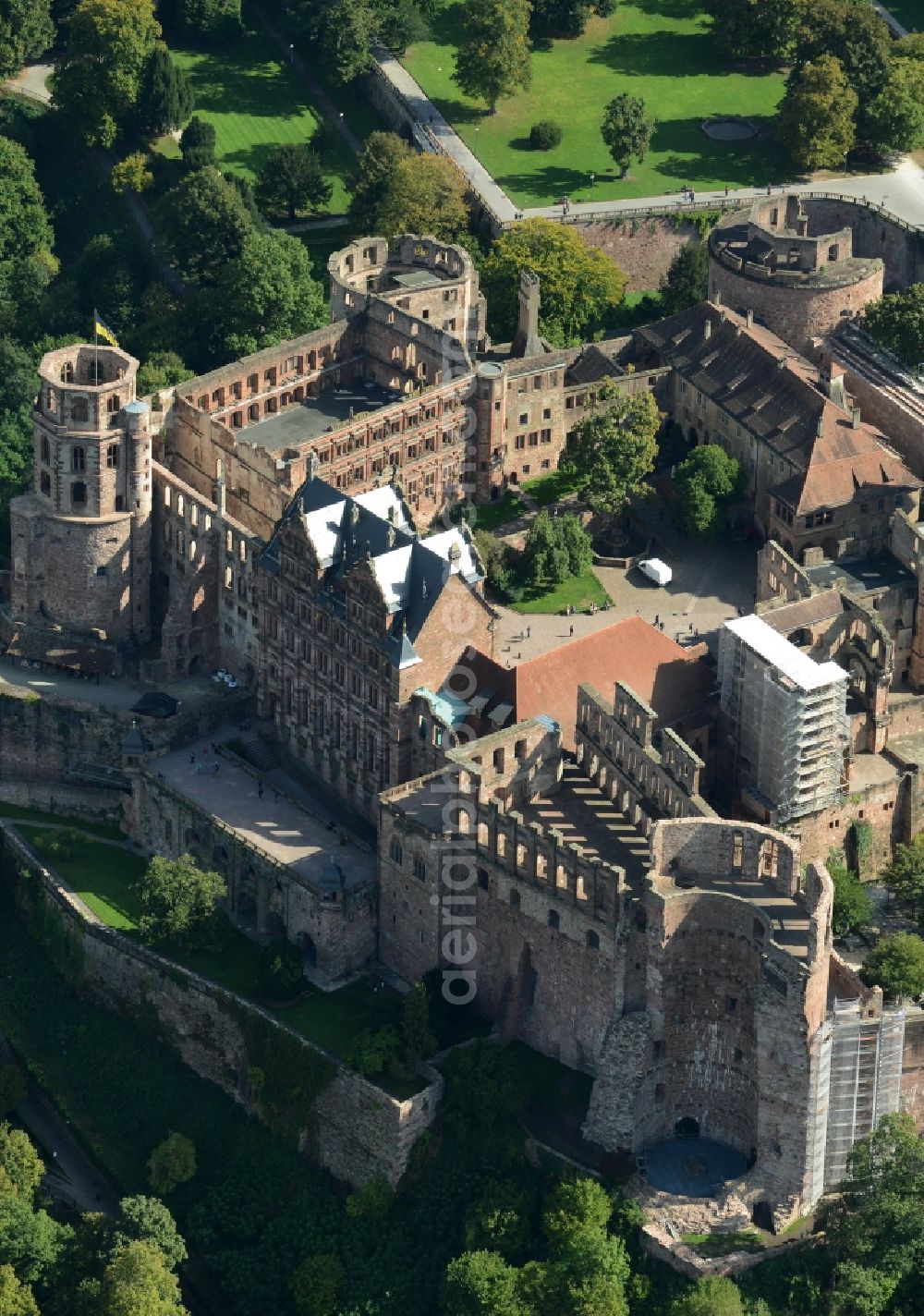 Aerial photograph Heidelberg - Remains of the ruins of the palace grounds of the former castle Schloss Heidelberg am Schlosshof in Heidelberg in the state Baden-Wuerttemberg