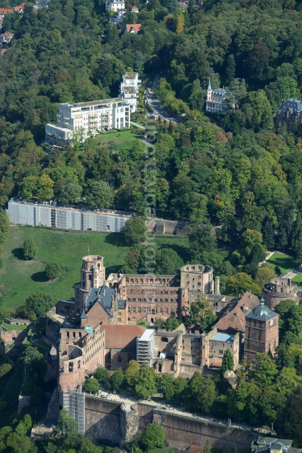 Aerial image Heidelberg - Remains of the ruins of the palace grounds of the former castle Schloss Heidelberg am Schlosshof in Heidelberg in the state Baden-Wuerttemberg