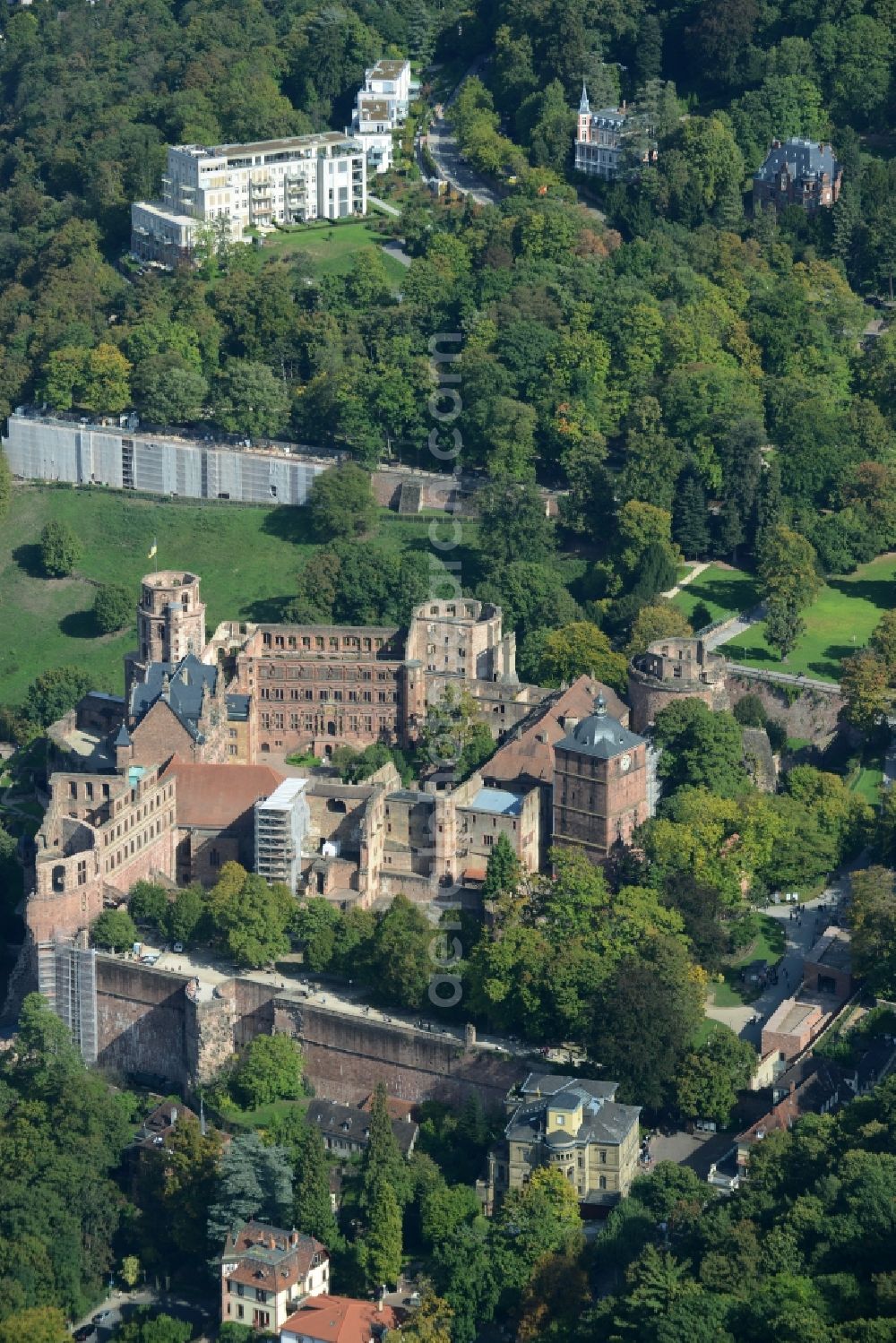 Aerial photograph Heidelberg - Remains of the ruins of the palace grounds of the former castle Schloss Heidelberg am Schlosshof in Heidelberg in the state Baden-Wuerttemberg