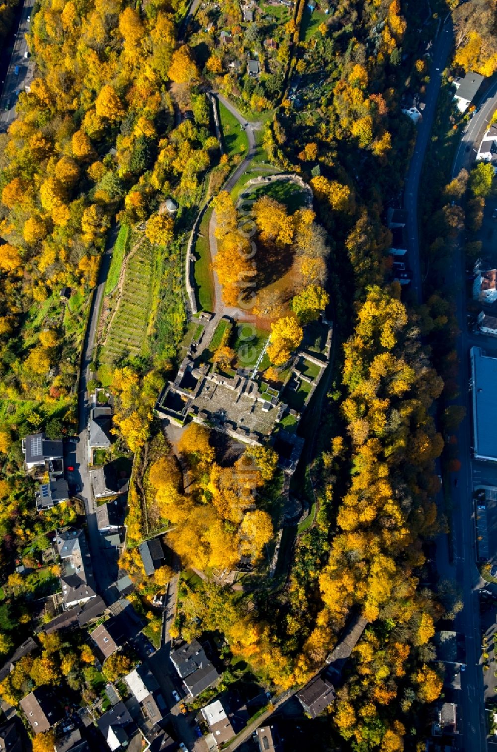 Aerial photograph Arnsberg - Remains of the ruins of the palace grounds of the former castle in Arnsberg in the state North Rhine-Westphalia