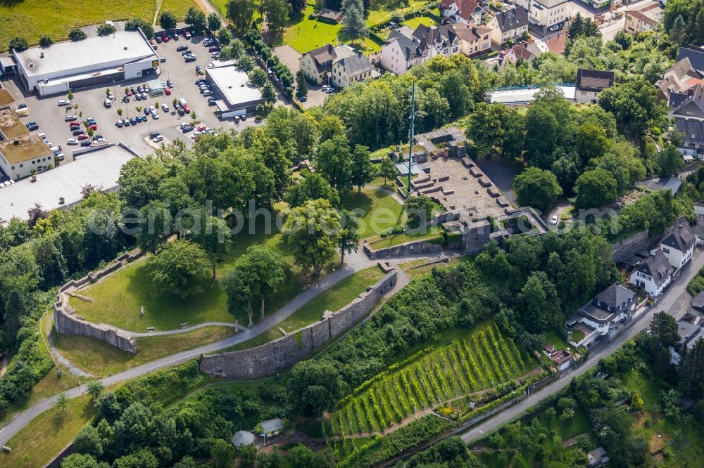 Aerial image Arnsberg - Remains of the ruins of the palace grounds of the former castle in Arnsberg in the state North Rhine-Westphalia