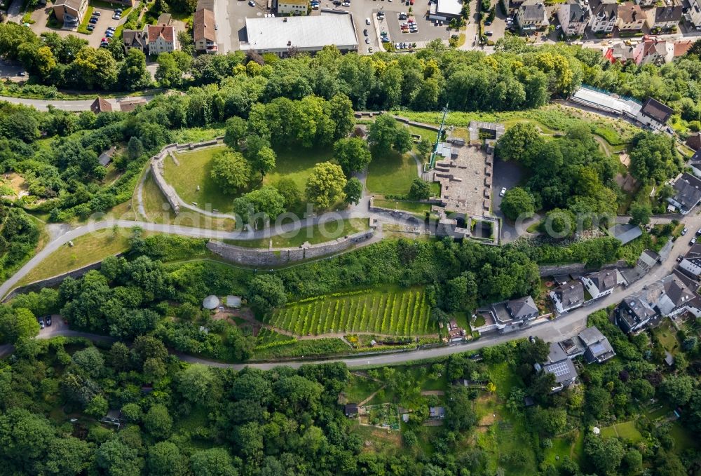 Aerial photograph Arnsberg - Remains of the ruins of the palace grounds of the former castle in Arnsberg in the state North Rhine-Westphalia