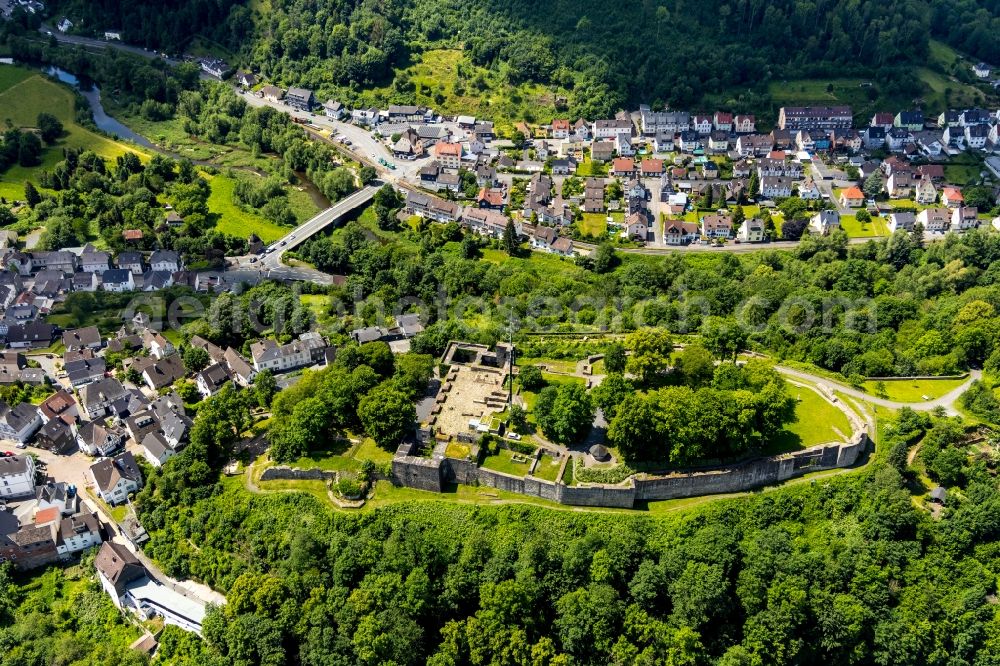 Aerial image Arnsberg - Remains of the ruins of the palace grounds of the former castle in Arnsberg in the state North Rhine-Westphalia