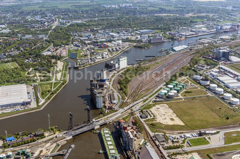 Hamburg from the bird's eye view: Rethe lift bridge Rethebruecke in Hamburg-Mitte / Wilhelmsburg. A project of the Hamburg Port Authority HPA and Ingenieurbuero GRASSL GmbH