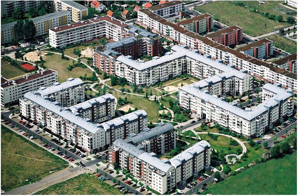 Aerial image Berlin-Hohenschönhausen - Retuschierte Fassung des Wohngebietes Weiße Taube der UG MAX AICHER an der Landsberger Allee in Berlin - Hohenschönhausen.