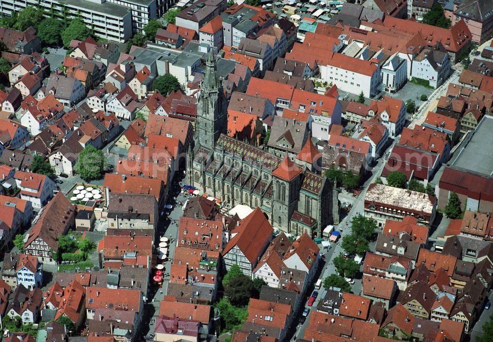 Aerial photograph Reutlingen - Die Marienkirche gilt als eines der Wahrzeichen von Reutlingen in Baden-Württemberg, seit 1988 ist die Kirche Nationales Kulturdenkmal. The St. Mary's Church is one of landmarks in Reutlingen in Baden-Wuerttemberg and national cultural monument since 1988.