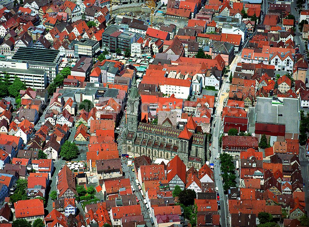 Reutlingen from the bird's eye view: Die Marienkirche gilt als eines der Wahrzeichen von Reutlingen in Baden-Württemberg, seit 1988 ist die Kirche Nationales Kulturdenkmal. The St. Mary's Church is one of landmarks in Reutlingen in Baden-Wuerttemberg and national cultural monument since 1988.