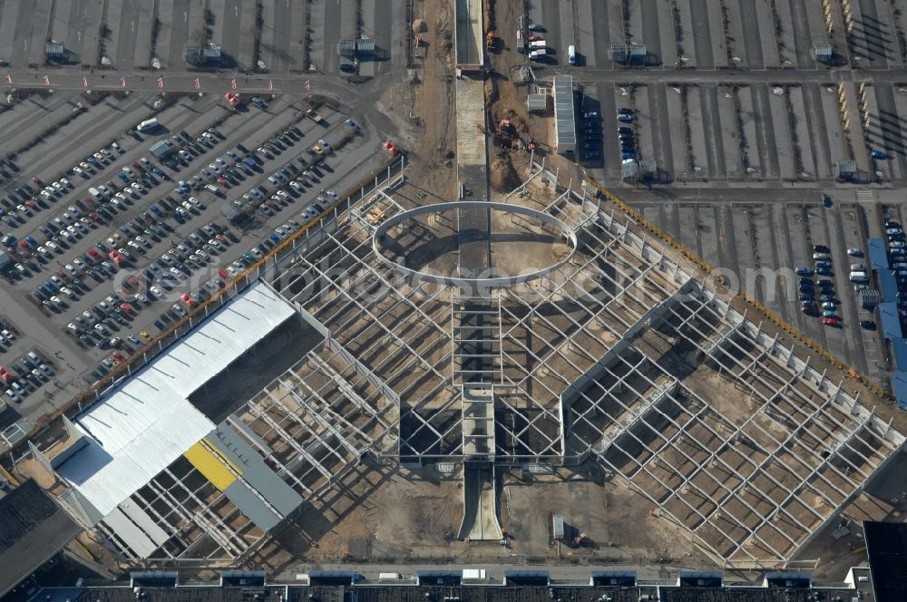 Wildau from the bird's eye view: Revitalization and expansion construction at the building complex of the shopping center A10 Center in the district Kiekebusch in Wildau in the state Brandenburg, Germany