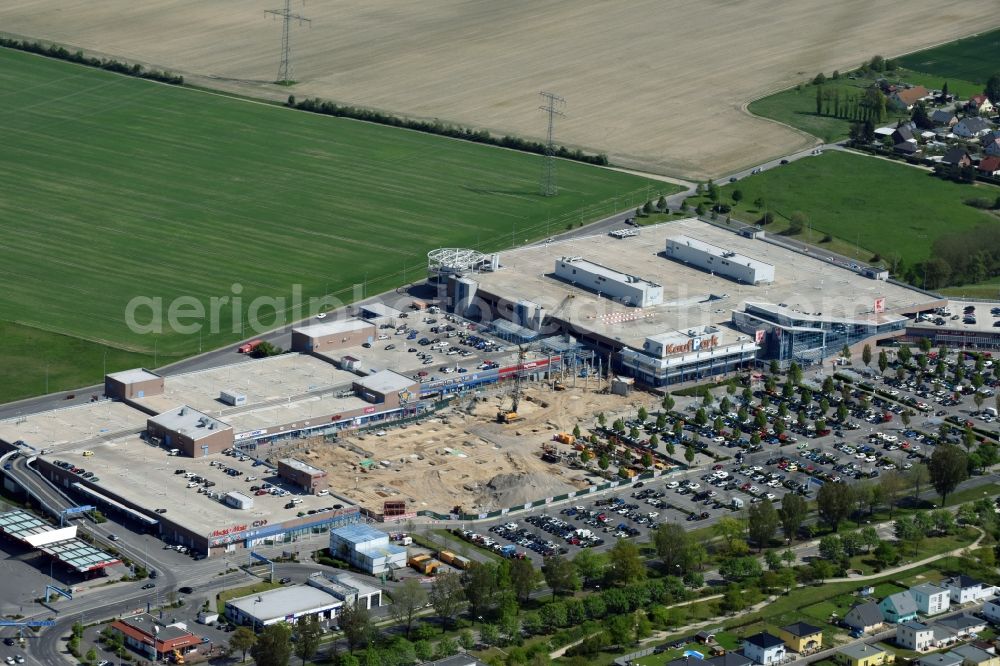 Ahrensfelde from above - Revitalization and expansion construction at the building complex of the shopping center KaufPark Eiche der Unibail-Rodamco Germany GmbH in Ahrensfelde in the state Brandenburg