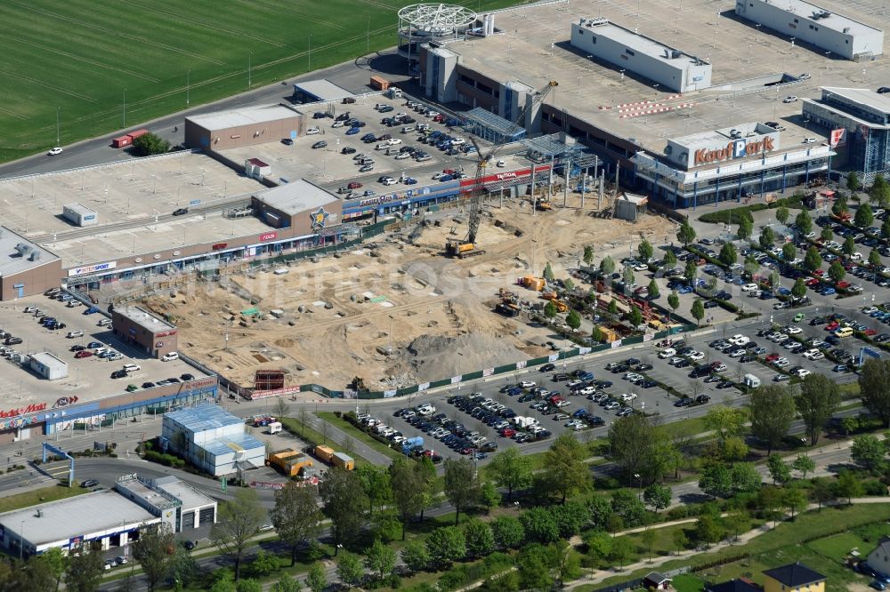 Aerial image Ahrensfelde - Revitalization and expansion construction at the building complex of the shopping center KaufPark Eiche der Unibail-Rodamco Germany GmbH in Ahrensfelde in the state Brandenburg