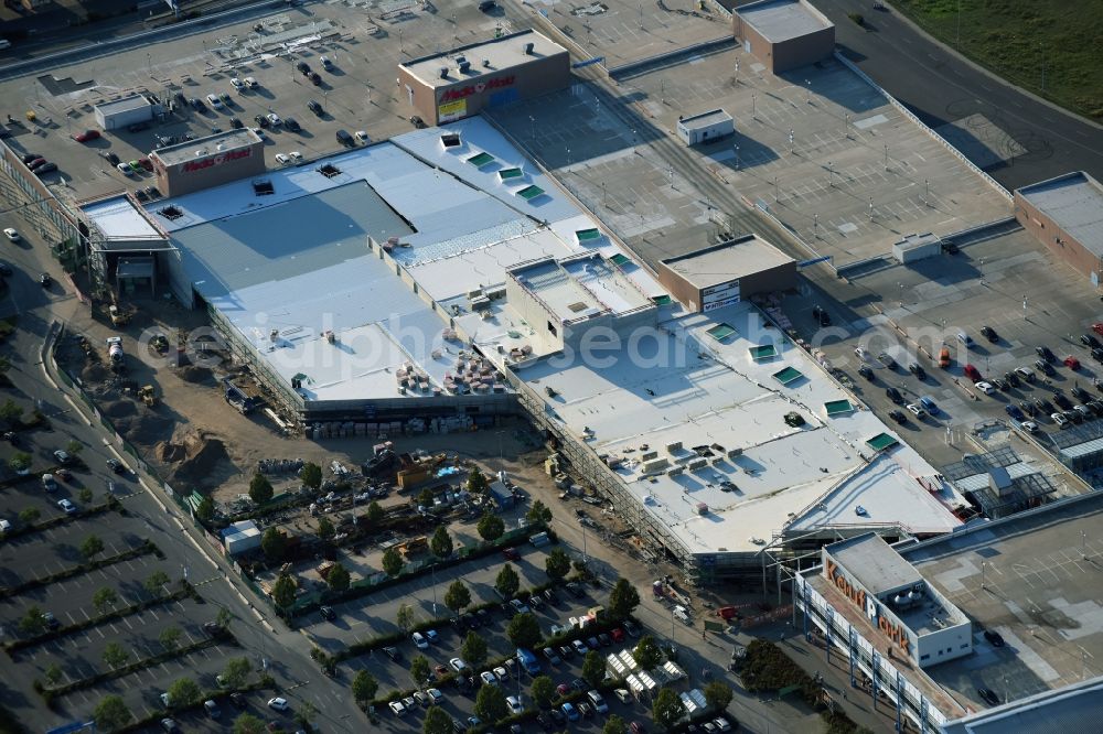 Aerial photograph Ahrensfelde - Revitalization and expansion construction at the building complex of the shopping center KaufPark Eiche der Unibail-Rodamco Germany GmbH in Ahrensfelde in the state Brandenburg