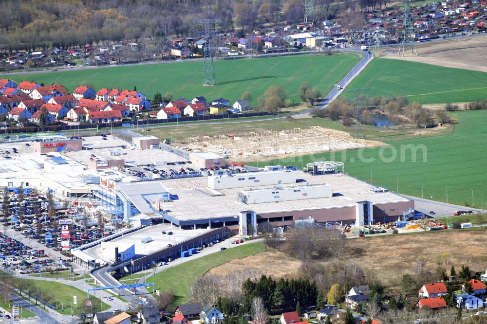 Eiche from the bird's eye view: Revitalization and expansion construction at the building complex of the shopping center KaufPark Eiche der Unibail-Rodamco Germany GmbH in Ahrensfelde in the state Brandenburg