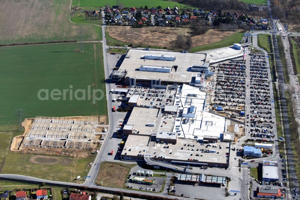 Aerial photograph Eiche - Revitalization and expansion construction at the building complex of the shopping center KaufPark Eiche der Unibail-Rodamco Germany GmbH in Ahrensfelde in the state Brandenburg