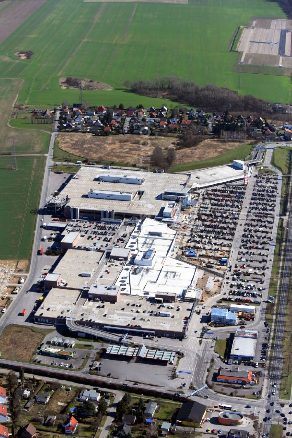 Eiche from above - Revitalization and expansion construction at the building complex of the shopping center KaufPark Eiche der Unibail-Rodamco Germany GmbH in Ahrensfelde in the state Brandenburg