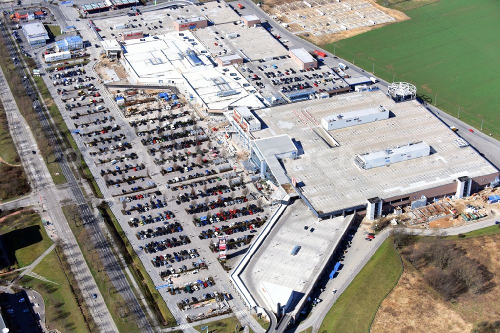 Aerial photograph Eiche - Revitalization and expansion construction at the building complex of the shopping center KaufPark Eiche der Unibail-Rodamco Germany GmbH in Ahrensfelde in the state Brandenburg