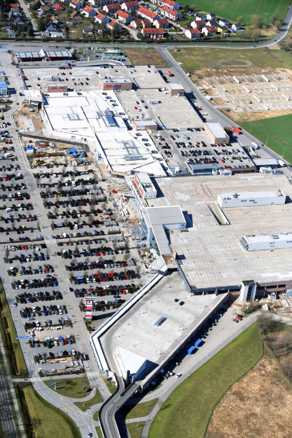 Eiche from the bird's eye view: Revitalization and expansion construction at the building complex of the shopping center KaufPark Eiche der Unibail-Rodamco Germany GmbH in Ahrensfelde in the state Brandenburg