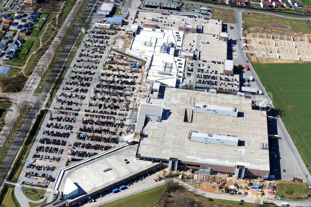 Aerial photograph Eiche - Revitalization and expansion construction at the building complex of the shopping center KaufPark Eiche der Unibail-Rodamco Germany GmbH in Ahrensfelde in the state Brandenburg