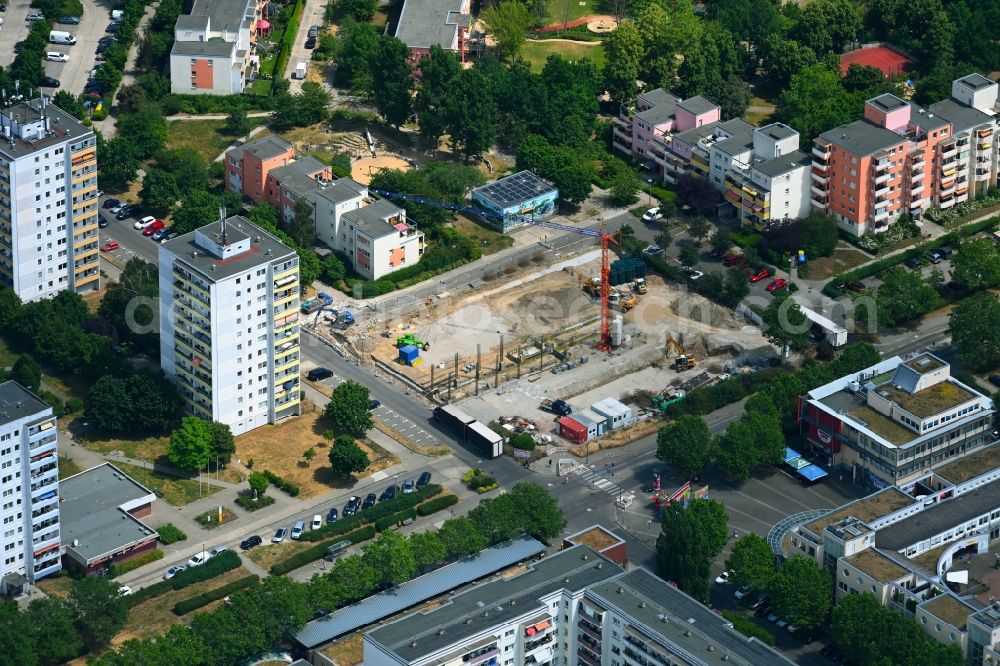 Aerial photograph Berlin - Revitalization and expansion construction at the building complex of the shopping center LIDL on Havemannstrasse in the district Marzahn in Berlin, Germany