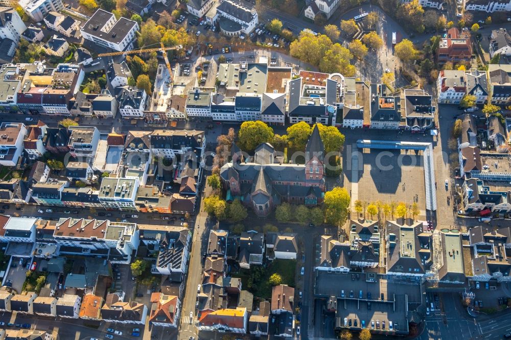 Arnsberg from the bird's eye view: Revitalization and expansion construction at the building complex of the shopping center Marktpassage on Neheimer Markt in the district Neheim in Arnsberg in the state North Rhine-Westphalia, Germany