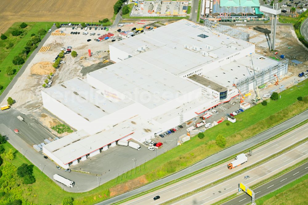 Aerial photograph Fredersdorf-Vogelsdorf - Revitalization and expansion construction site at the building complex Moebel Hoeffner as part of the shopping center Multicenter Vogelsdorf on Frankfurter Chaussee in Fredersdorf-Vogelsdorf in the federal state of Brandenburg, Germany