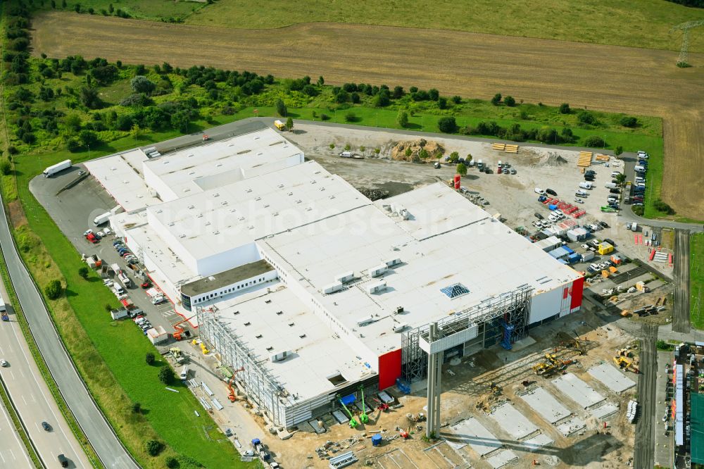 Aerial image Fredersdorf-Vogelsdorf - Revitalization and expansion construction site at the building complex Moebel Hoeffner as part of the shopping center Multicenter Vogelsdorf on Frankfurter Chaussee in Fredersdorf-Vogelsdorf in the federal state of Brandenburg, Germany