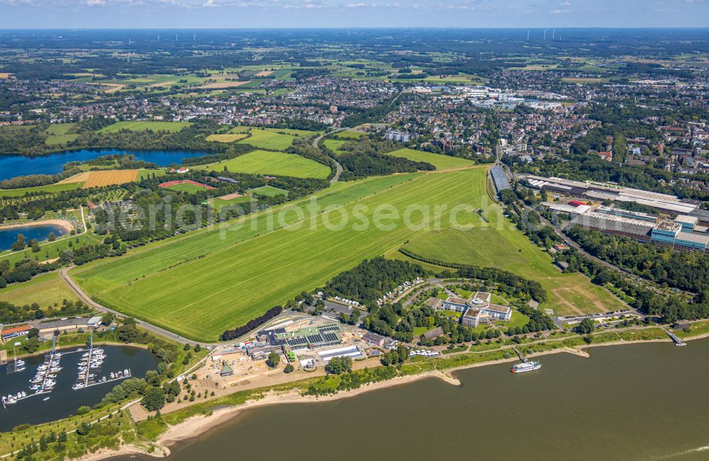 Aerial photograph Wesel - Construction site for the modernization, renovation and conversion of the swimming pool of the outdoor pool Rheinbad in Wesel at Ruhrgebiet in the state North Rhine-Westphalia, Germany