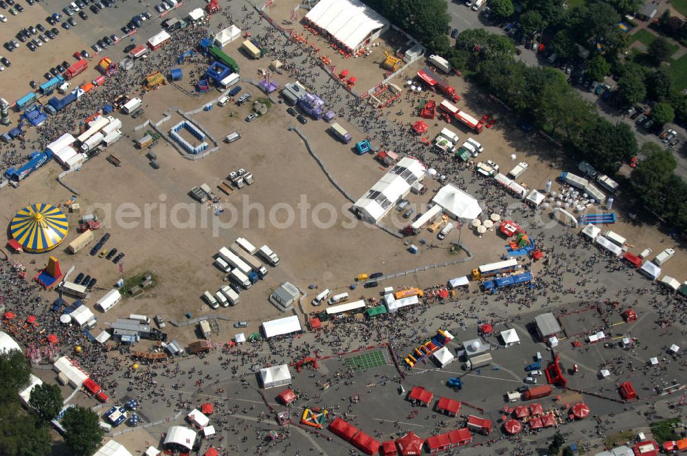 Aerial photograph Hamburg - REWE Family Das Sommerfest at the field of the Holy Spirit in the St. Pauli quarter