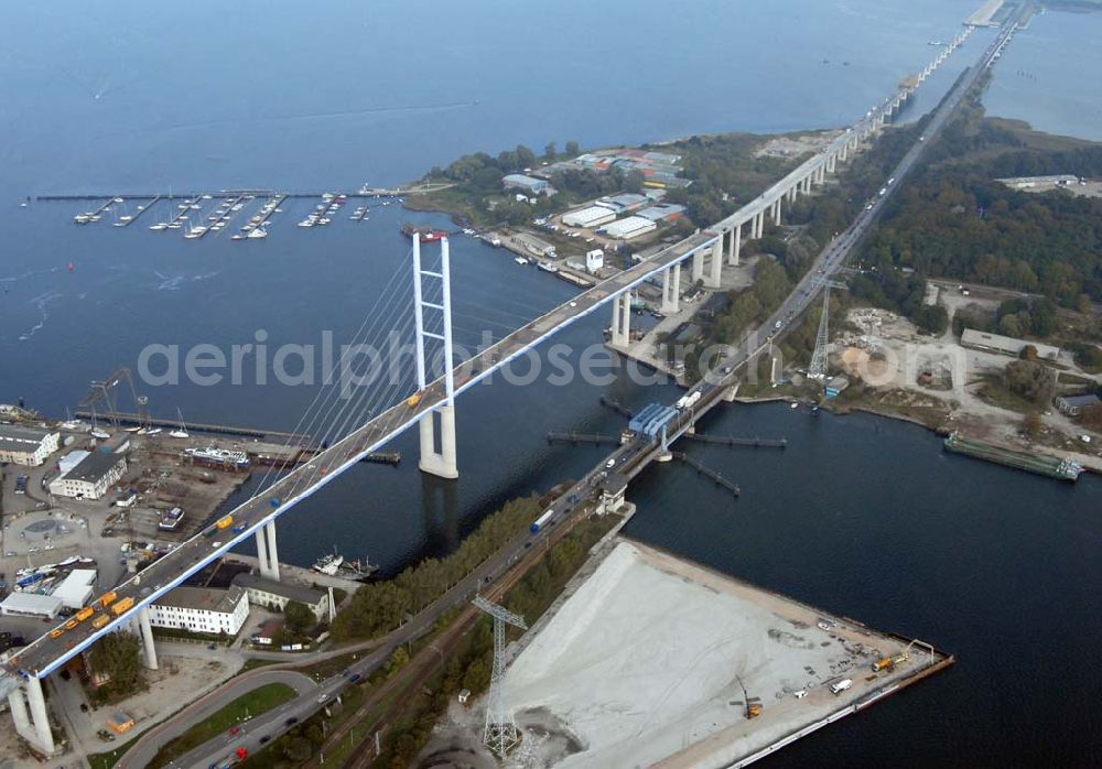 Aerial image Stralsund - Blick auf die Strelasundquerung.So wird die heute als feste Verbindung der Insel Rügen zum vorpommerschen Festland bestehende Querung des Strelasundes auf Höhe der Ortschaften Altefähr auf Rügen und der Hanse- und Weltkulturerbestadt Stralsund genannt. Über die erste feste Strelasundquerung, die „Rügendamm“ genannt wird, führen die Bundesstraße 96, eine eingleisige Eisenbahnstrecke und ein kombinierter Fuß- und Radweg.Stralsund 18.10.2006 Blick auf die Strelasundquerung.So wird die heute als feste Verbindung der Insel Rügen zum vorpommerschen Festland bestehende Querung des Strelasundes auf Höhe der Ortschaften Altefähr auf Rügen und der Hanse- und Weltkulturerbestadt Stralsund genannt. Über die erste feste Strelasundquerung, die „Rügendamm“ genannt wird, führen die Bundesstraße 96, eine eingleisige Eisenbahnstrecke und ein kombinierter Fuß- und Radweg.