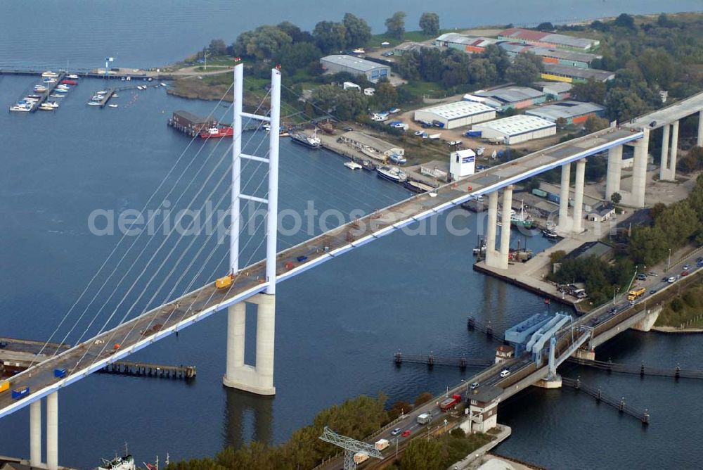 Stralsund from above - Blick auf die Strelasundquerung.So wird die heute als feste Verbindung der Insel Rügen zum vorpommerschen Festland bestehende Querung des Strelasundes auf Höhe der Ortschaften Altefähr auf Rügen und der Hanse- und Weltkulturerbestadt Stralsund genannt. Über die erste feste Strelasundquerung, die „Rügendamm“ genannt wird, führen die Bundesstraße 96, eine eingleisige Eisenbahnstrecke und ein kombinierter Fuß- und Radweg.Stralsund 18.10.2006 Blick auf die Strelasundquerung.So wird die heute als feste Verbindung der Insel Rügen zum vorpommerschen Festland bestehende Querung des Strelasundes auf Höhe der Ortschaften Altefähr auf Rügen und der Hanse- und Weltkulturerbestadt Stralsund genannt. Über die erste feste Strelasundquerung, die „Rügendamm“ genannt wird, führen die Bundesstraße 96, eine eingleisige Eisenbahnstrecke und ein kombinierter Fuß- und Radweg.