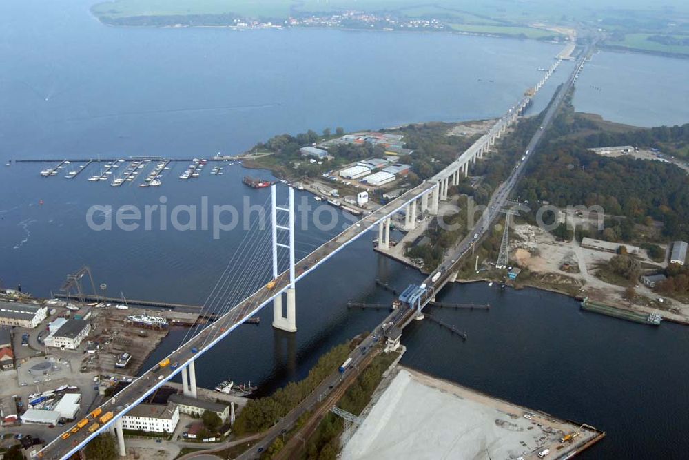 Aerial image Stralsund - Blick auf die Strelasundquerung.So wird die heute als feste Verbindung der Insel Rügen zum vorpommerschen Festland bestehende Querung des Strelasundes auf Höhe der Ortschaften Altefähr auf Rügen und der Hanse- und Weltkulturerbestadt Stralsund genannt. Über die erste feste Strelasundquerung, die „Rügendamm“ genannt wird, führen die Bundesstraße 96, eine eingleisige Eisenbahnstrecke und ein kombinierter Fuß- und Radweg.Stralsund 18.10.2006 Blick auf die Strelasundquerung.So wird die heute als feste Verbindung der Insel Rügen zum vorpommerschen Festland bestehende Querung des Strelasundes auf Höhe der Ortschaften Altefähr auf Rügen und der Hanse- und Weltkulturerbestadt Stralsund genannt. Über die erste feste Strelasundquerung, die „Rügendamm“ genannt wird, führen die Bundesstraße 96, eine eingleisige Eisenbahnstrecke und ein kombinierter Fuß- und Radweg.