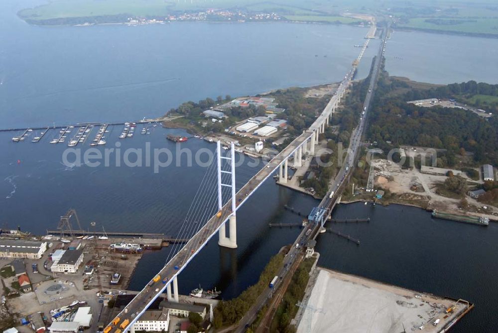 Aerial photograph Stralsund - Blick auf die Strelasundquerung.So wird die heute als feste Verbindung der Insel Rügen zum vorpommerschen Festland bestehende Querung des Strelasundes auf Höhe der Ortschaften Altefähr auf Rügen und der Hanse- und Weltkulturerbestadt Stralsund genannt. Über die erste feste Strelasundquerung, die „Rügendamm“ genannt wird, führen die Bundesstraße 96, eine eingleisige Eisenbahnstrecke und ein kombinierter Fuß- und Radweg.Stralsund 18.10.2006 Blick auf die Strelasundquerung.So wird die heute als feste Verbindung der Insel Rügen zum vorpommerschen Festland bestehende Querung des Strelasundes auf Höhe der Ortschaften Altefähr auf Rügen und der Hanse- und Weltkulturerbestadt Stralsund genannt. Über die erste feste Strelasundquerung, die „Rügendamm“ genannt wird, führen die Bundesstraße 96, eine eingleisige Eisenbahnstrecke und ein kombinierter Fuß- und Radweg.