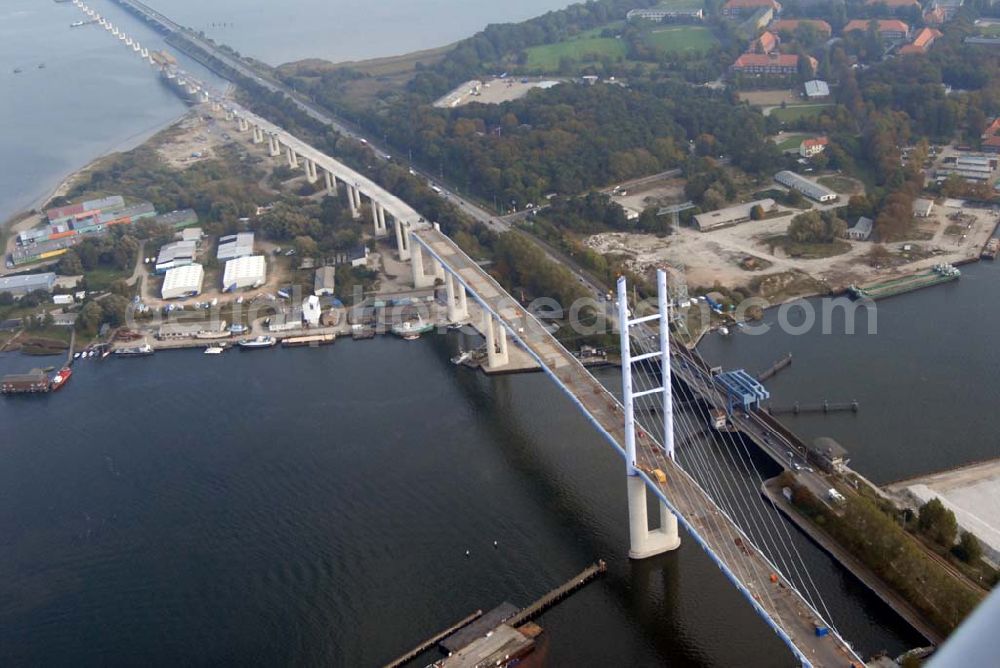 Stralsund from the bird's eye view: Blick auf die Strelasundquerung.So wird die heute als feste Verbindung der Insel Rügen zum vorpommerschen Festland bestehende Querung des Strelasundes auf Höhe der Ortschaften Altefähr auf Rügen und der Hanse- und Weltkulturerbestadt Stralsund genannt. Über die erste feste Strelasundquerung, die „Rügendamm“ genannt wird, führen die Bundesstraße 96, eine eingleisige Eisenbahnstrecke und ein kombinierter Fuß- und Radweg.Stralsund 18.10.2006 Blick auf die Strelasundquerung.So wird die heute als feste Verbindung der Insel Rügen zum vorpommerschen Festland bestehende Querung des Strelasundes auf Höhe der Ortschaften Altefähr auf Rügen und der Hanse- und Weltkulturerbestadt Stralsund genannt. Über die erste feste Strelasundquerung, die „Rügendamm“ genannt wird, führen die Bundesstraße 96, eine eingleisige Eisenbahnstrecke und ein kombinierter Fuß- und Radweg.