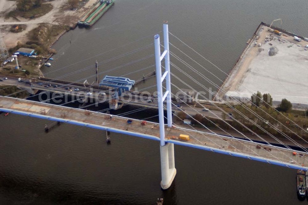 Aerial photograph Stralsund - Blick auf die Strelasundquerung.So wird die heute als feste Verbindung der Insel Rügen zum vorpommerschen Festland bestehende Querung des Strelasundes auf Höhe der Ortschaften Altefähr auf Rügen und der Hanse- und Weltkulturerbestadt Stralsund genannt. Über die erste feste Strelasundquerung, die „Rügendamm“ genannt wird, führen die Bundesstraße 96, eine eingleisige Eisenbahnstrecke und ein kombinierter Fuß- und Radweg.Stralsund 18.10.2006 Blick auf die Strelasundquerung.So wird die heute als feste Verbindung der Insel Rügen zum vorpommerschen Festland bestehende Querung des Strelasundes auf Höhe der Ortschaften Altefähr auf Rügen und der Hanse- und Weltkulturerbestadt Stralsund genannt. Über die erste feste Strelasundquerung, die „Rügendamm“ genannt wird, führen die Bundesstraße 96, eine eingleisige Eisenbahnstrecke und ein kombinierter Fuß- und Radweg.