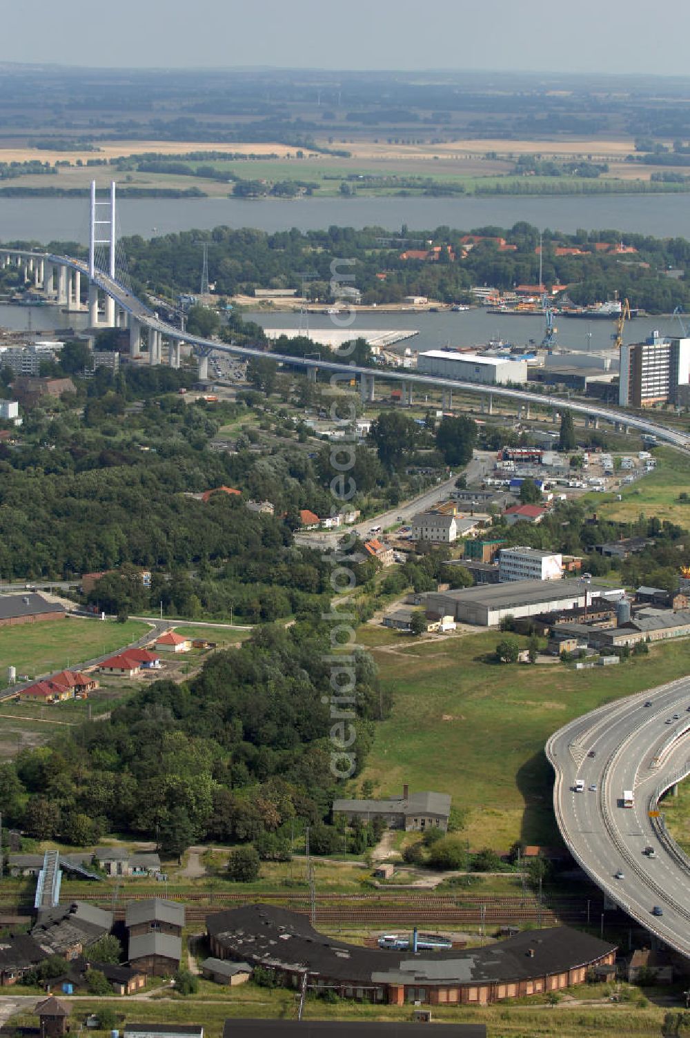 Aerial image Stralsund - Blick auf die Strelasundquerung.So wird die heute als feste Verbindung der Insel Rügen zum vorpommerschen Festland bestehende Querung des Strelasundes auf Höhe der Ortschaften Altefähr auf Rügen und der Hanse- und Weltkulturerbestadt Stralsund genannt. Über die erste feste Strelasundquerung, die „Rügendamm“ genannt wird, führen die Bundesstraße 96, eine eingleisige Eisenbahnstrecke und ein kombinierter Fuß- und Radweg.