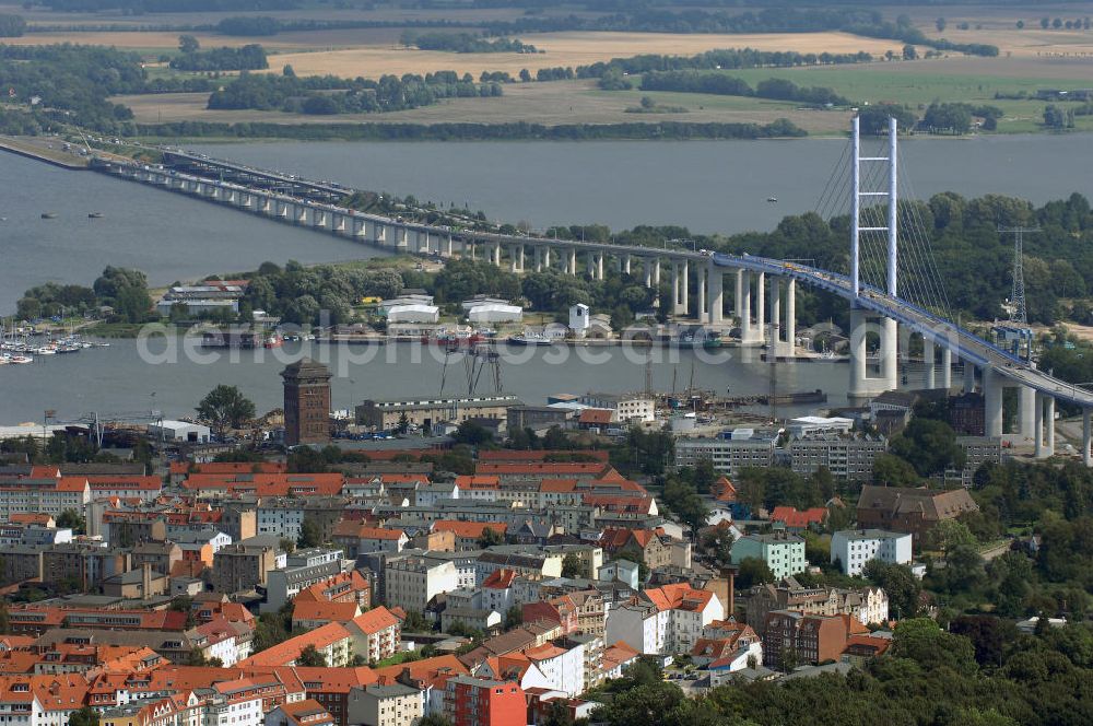 Aerial photograph Stralsund - Blick auf die Strelasundquerung.So wird die heute als feste Verbindung der Insel Rügen zum vorpommerschen Festland bestehende Querung des Strelasundes auf Höhe der Ortschaften Altefähr auf Rügen und der Hanse- und Weltkulturerbestadt Stralsund genannt. Über die erste feste Strelasundquerung, die „Rügendamm“ genannt wird, führen die Bundesstraße 96, eine eingleisige Eisenbahnstrecke und ein kombinierter Fuß- und Radweg.