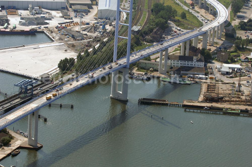 Aerial photograph Stralsund - Blick auf die Strelasundquerung.So wird die heute als feste Verbindung der Insel Rügen zum vorpommerschen Festland bestehende Querung des Strelasundes auf Höhe der Ortschaften Altefähr auf Rügen und der Hanse- und Weltkulturerbestadt Stralsund genannt. Über die erste feste Strelasundquerung, die „Rügendamm“ genannt wird, führen die Bundesstraße 96, eine eingleisige Eisenbahnstrecke und ein kombinierter Fuß- und Radweg.