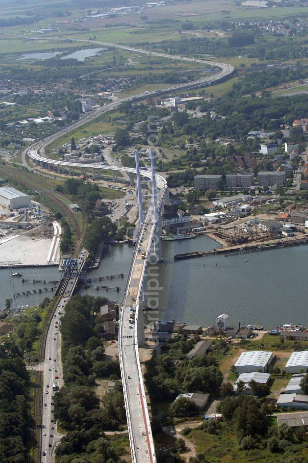 Aerial photograph Stralsund - Blick auf die Strelasundquerung.So wird die heute als feste Verbindung der Insel Rügen zum vorpommerschen Festland bestehende Querung des Strelasundes auf Höhe der Ortschaften Altefähr auf Rügen und der Hanse- und Weltkulturerbestadt Stralsund genannt. Über die erste feste Strelasundquerung, die „Rügendamm“ genannt wird, führen die Bundesstraße 96, eine eingleisige Eisenbahnstrecke und ein kombinierter Fuß- und Radweg.