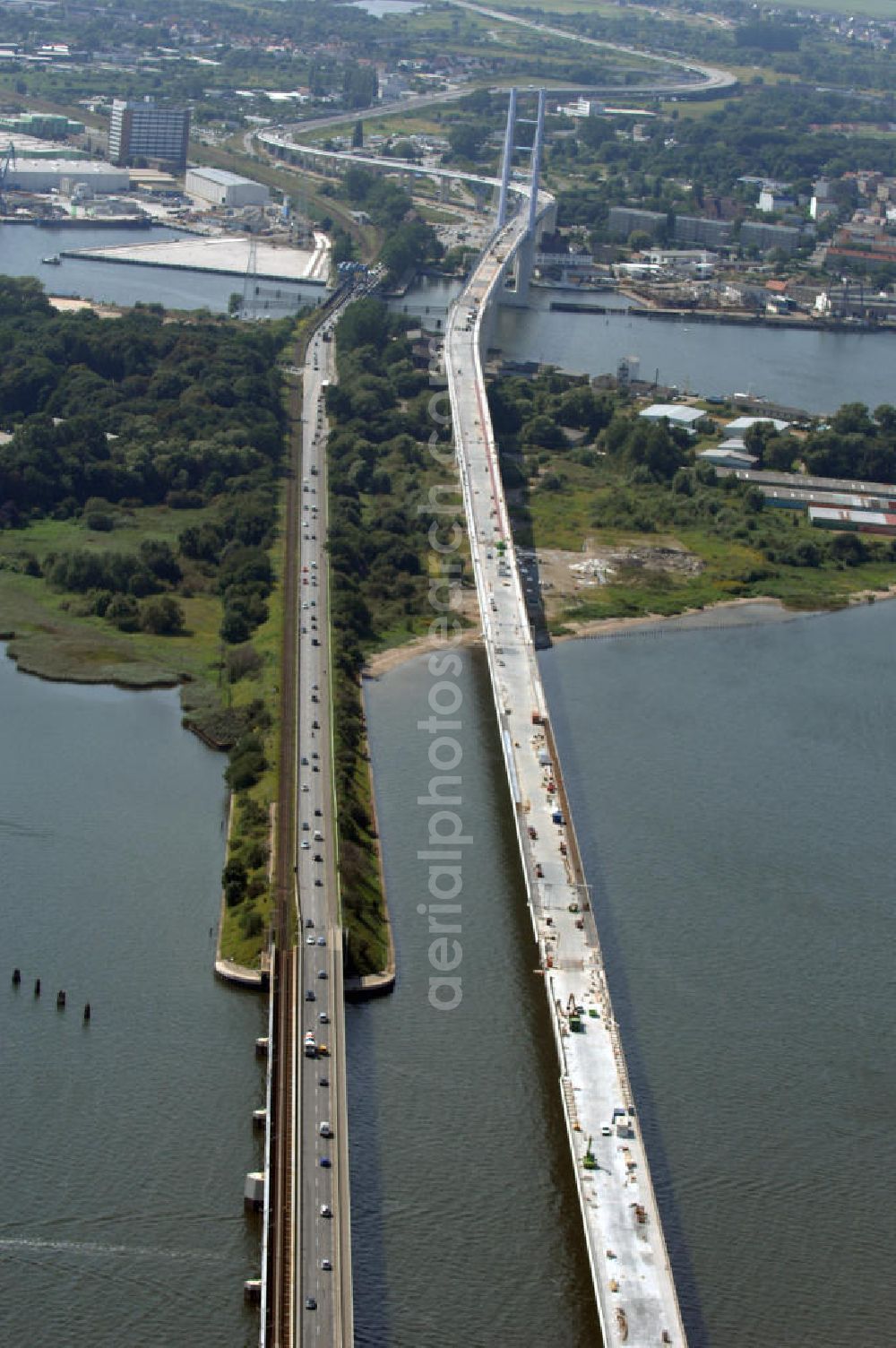 Aerial image Stralsund - Blick auf die Strelasundquerung.So wird die heute als feste Verbindung der Insel Rügen zum vorpommerschen Festland bestehende Querung des Strelasundes auf Höhe der Ortschaften Altefähr auf Rügen und der Hanse- und Weltkulturerbestadt Stralsund genannt. Über die erste feste Strelasundquerung, die „Rügendamm“ genannt wird, führen die Bundesstraße 96, eine eingleisige Eisenbahnstrecke und ein kombinierter Fuß- und Radweg.