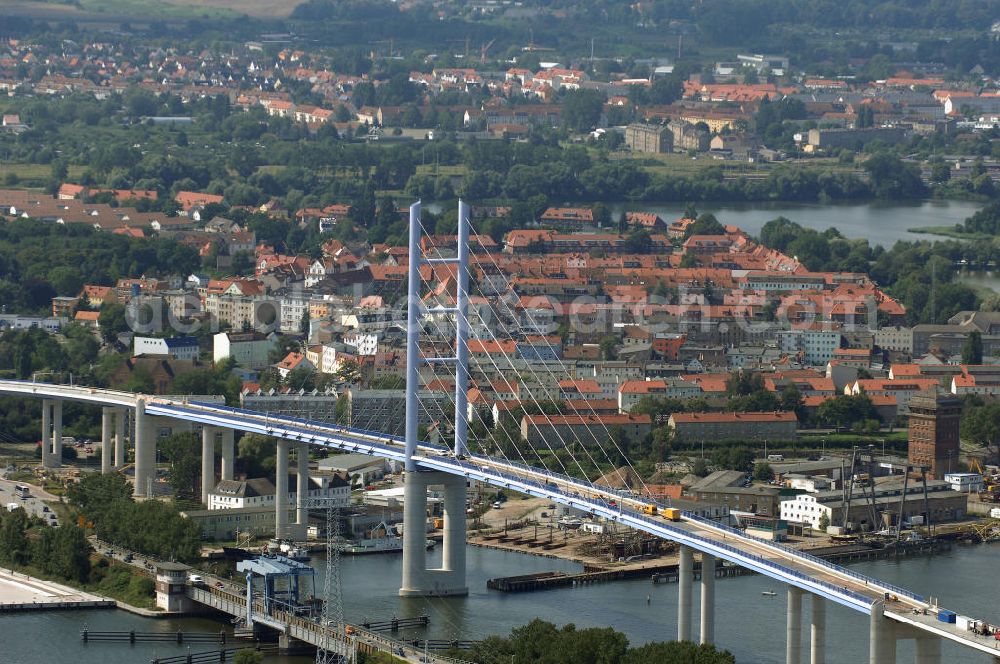 Aerial image Stralsund - Blick auf die Strelasundquerung.So wird die heute als feste Verbindung der Insel Rügen zum vorpommerschen Festland bestehende Querung des Strelasundes auf Höhe der Ortschaften Altefähr auf Rügen und der Hanse- und Weltkulturerbestadt Stralsund genannt. Über die erste feste Strelasundquerung, die „Rügendamm“ genannt wird, führen die Bundesstraße 96, eine eingleisige Eisenbahnstrecke und ein kombinierter Fuß- und Radweg.