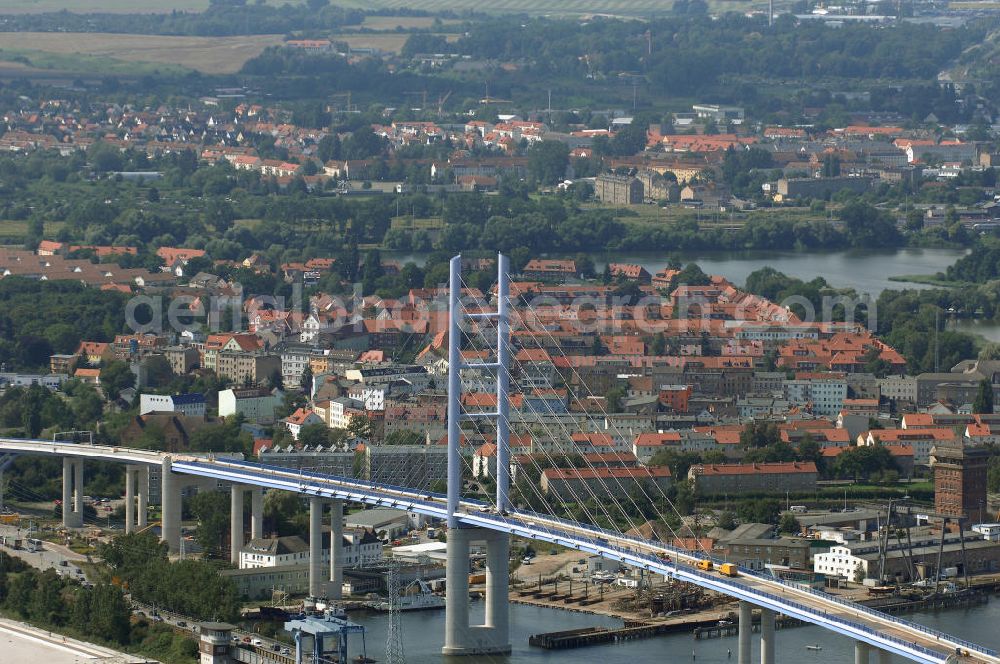 Aerial photograph Stralsund - Blick auf die Strelasundquerung.So wird die heute als feste Verbindung der Insel Rügen zum vorpommerschen Festland bestehende Querung des Strelasundes auf Höhe der Ortschaften Altefähr auf Rügen und der Hanse- und Weltkulturerbestadt Stralsund genannt. Über die erste feste Strelasundquerung, die „Rügendamm“ genannt wird, führen die Bundesstraße 96, eine eingleisige Eisenbahnstrecke und ein kombinierter Fuß- und Radweg.