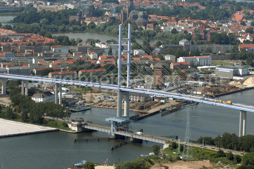 Stralsund from the bird's eye view: Blick auf die Strelasundquerung.So wird die heute als feste Verbindung der Insel Rügen zum vorpommerschen Festland bestehende Querung des Strelasundes auf Höhe der Ortschaften Altefähr auf Rügen und der Hanse- und Weltkulturerbestadt Stralsund genannt. Über die erste feste Strelasundquerung, die „Rügendamm“ genannt wird, führen die Bundesstraße 96, eine eingleisige Eisenbahnstrecke und ein kombinierter Fuß- und Radweg.