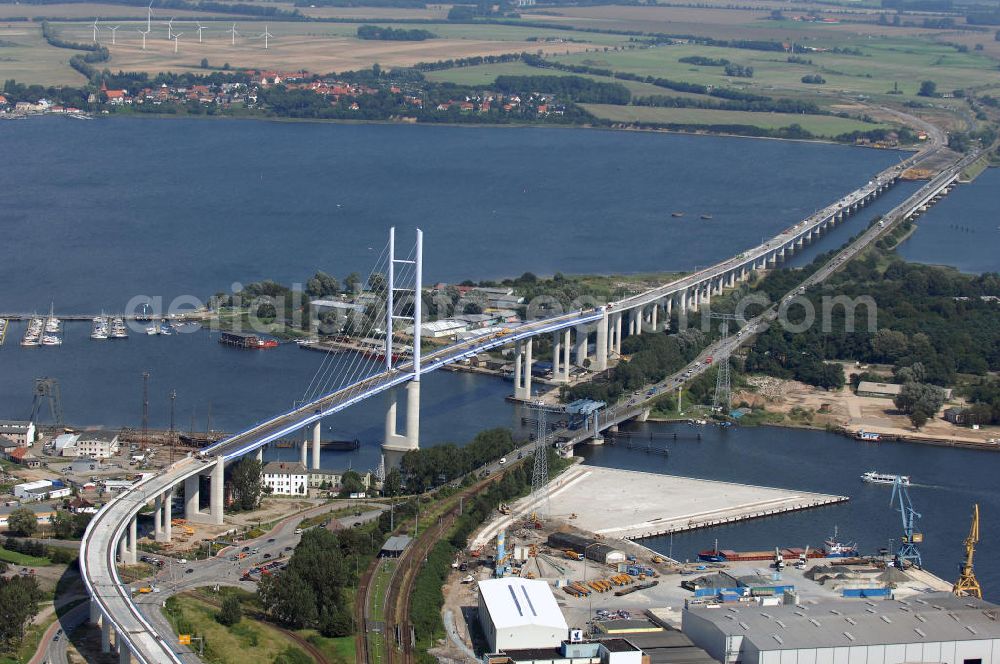 Aerial photograph Stralsund - Blick auf die Strelasundquerung.So wird die heute als feste Verbindung der Insel Rügen zum vorpommerschen Festland bestehende Querung des Strelasundes auf Höhe der Ortschaften Altefähr auf Rügen und der Hanse- und Weltkulturerbestadt Stralsund genannt. Über die erste feste Strelasundquerung, die „Rügendamm“ genannt wird, führen die Bundesstraße 96, eine eingleisige Eisenbahnstrecke und ein kombinierter Fuß- und Radweg.