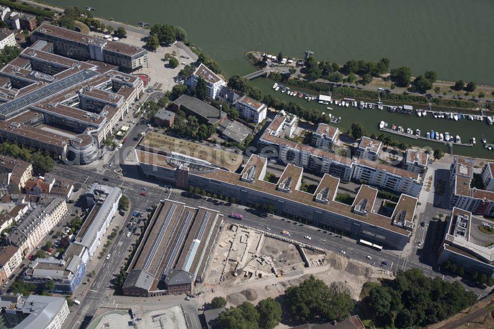 Mainz from the bird's eye view: Extension of a new construction site at the Museum- Building Roemisch-Germanisches Zentralmuseum in the district Altstadt in Mainz in the state Rhineland-Palatinate, Germany