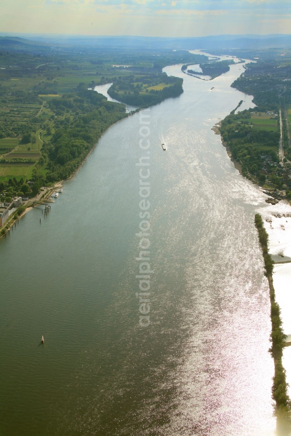 Wiesbaden OT Schierstein from the bird's eye view: View of the Rhine near the district of Schierstein in Wiesbaden in the state of Hesse