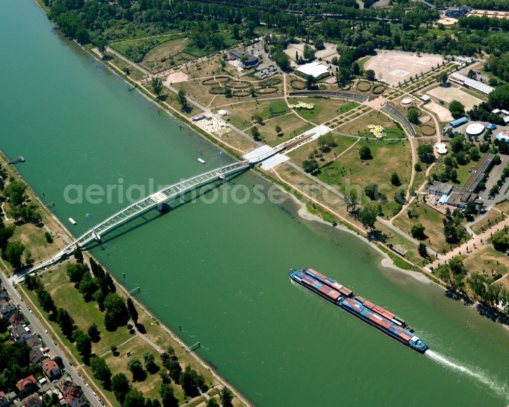 Kehl from the bird's eye view: River - bridge construction Bruecke of zwei Ufer Passerelle des Deux Rives in Kehl in the state Baden-Wuerttemberg, Germany